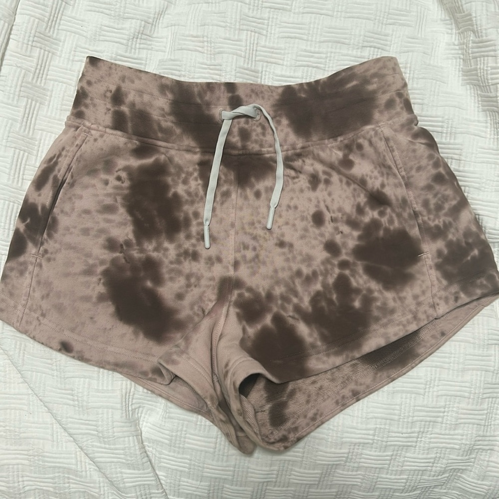 Lululemon Inner Glow Shorts - Picture 4 of 6